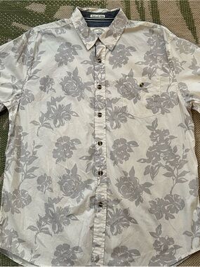 Seapointe Short-Sleeve Floral Aloha Shirt — Beige with Light Gray Floral.